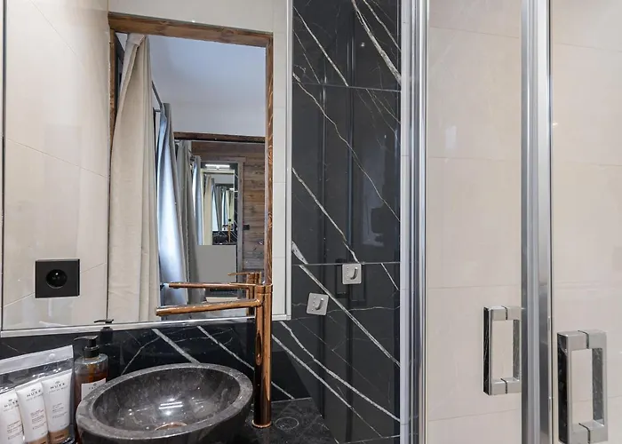 Rénové, 3 Chambres, Balcon Ensoleillé, Proche Centre Et Remontées Mécaniques à - Fr-1-569-26